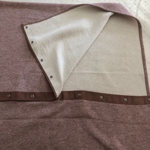 Lululemon circle scarf in light pink / Mauve